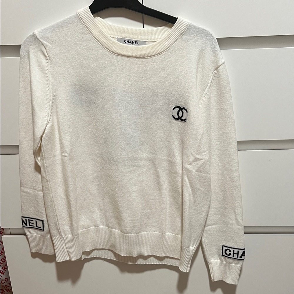 CHANEL Ivory Sweater with Black Accents